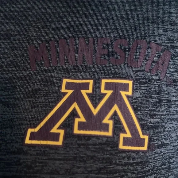 University of Minnesota Quarter zip-Size Medium - Picture 3 of 5